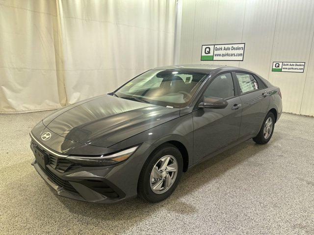 2025 Hyundai Elantra SE photo 2