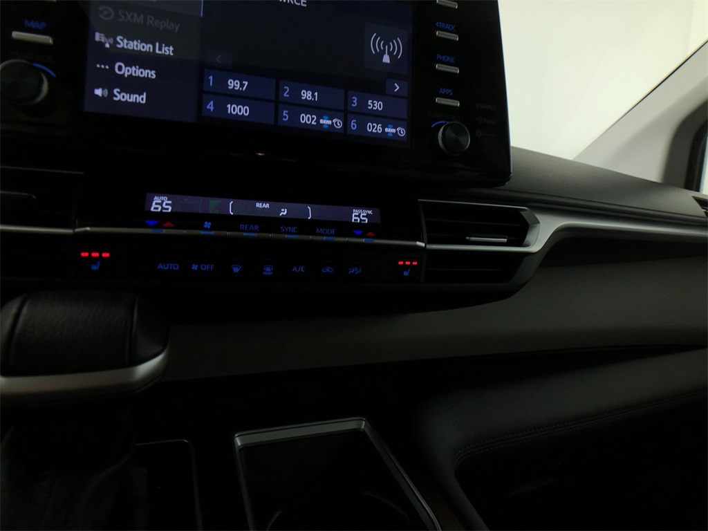 2024 Toyota Sienna XLE photo 14