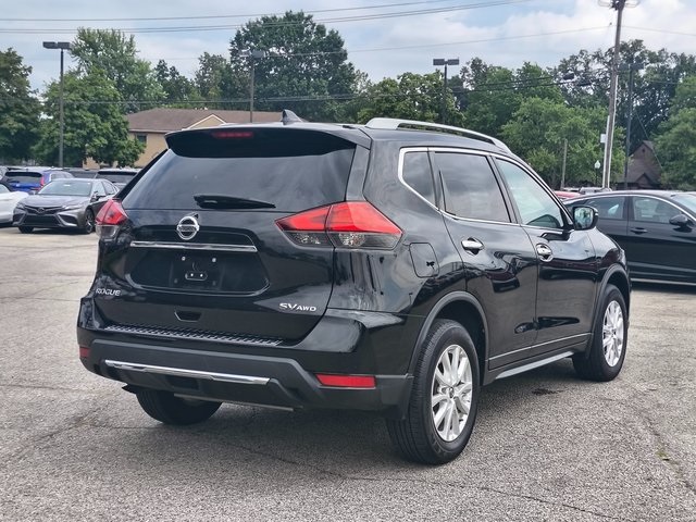 2017 Nissan Rogue SV photo 2
