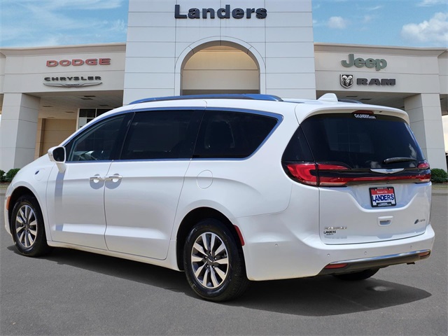 2021 Chrysler Pacifica Hybrid Touring L photo 3