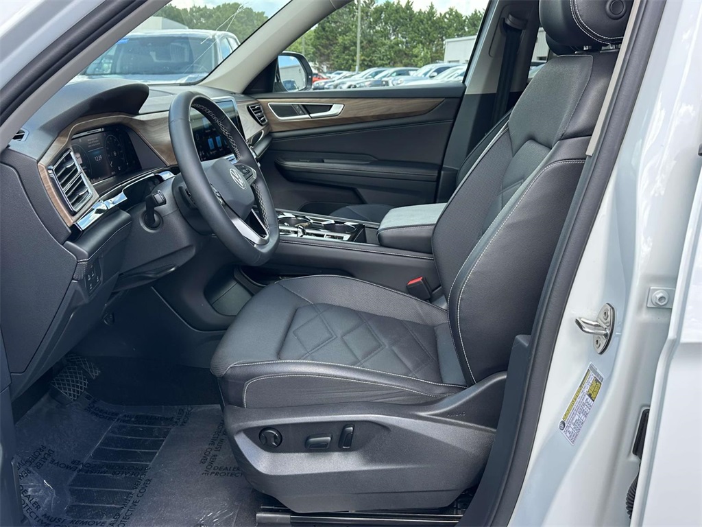2024 Volkswagen Atlas SE Technology photo 3