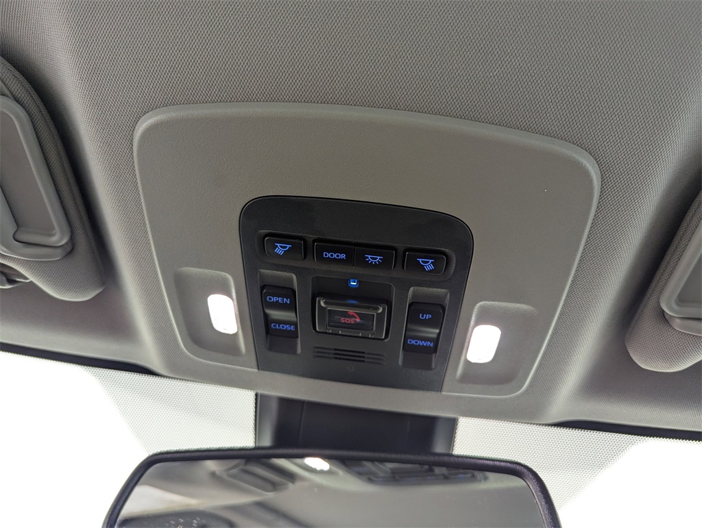 2022 Toyota Camry SE photo 25