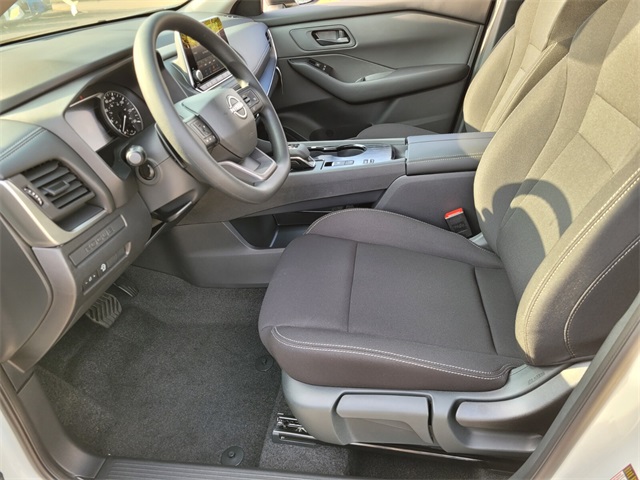 2026 Nissan Rogue S photo 8
