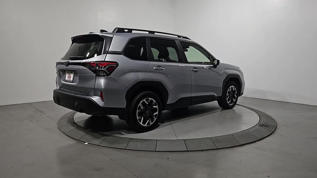 2025 Subaru Forester Premium photo 4