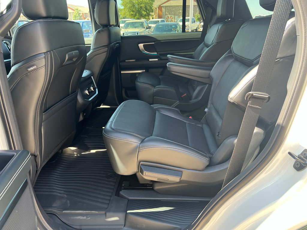 2025 Ford Expedition Platinum photo 35