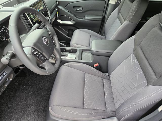 2025 Nissan Frontier Crew Cab SV photo 9