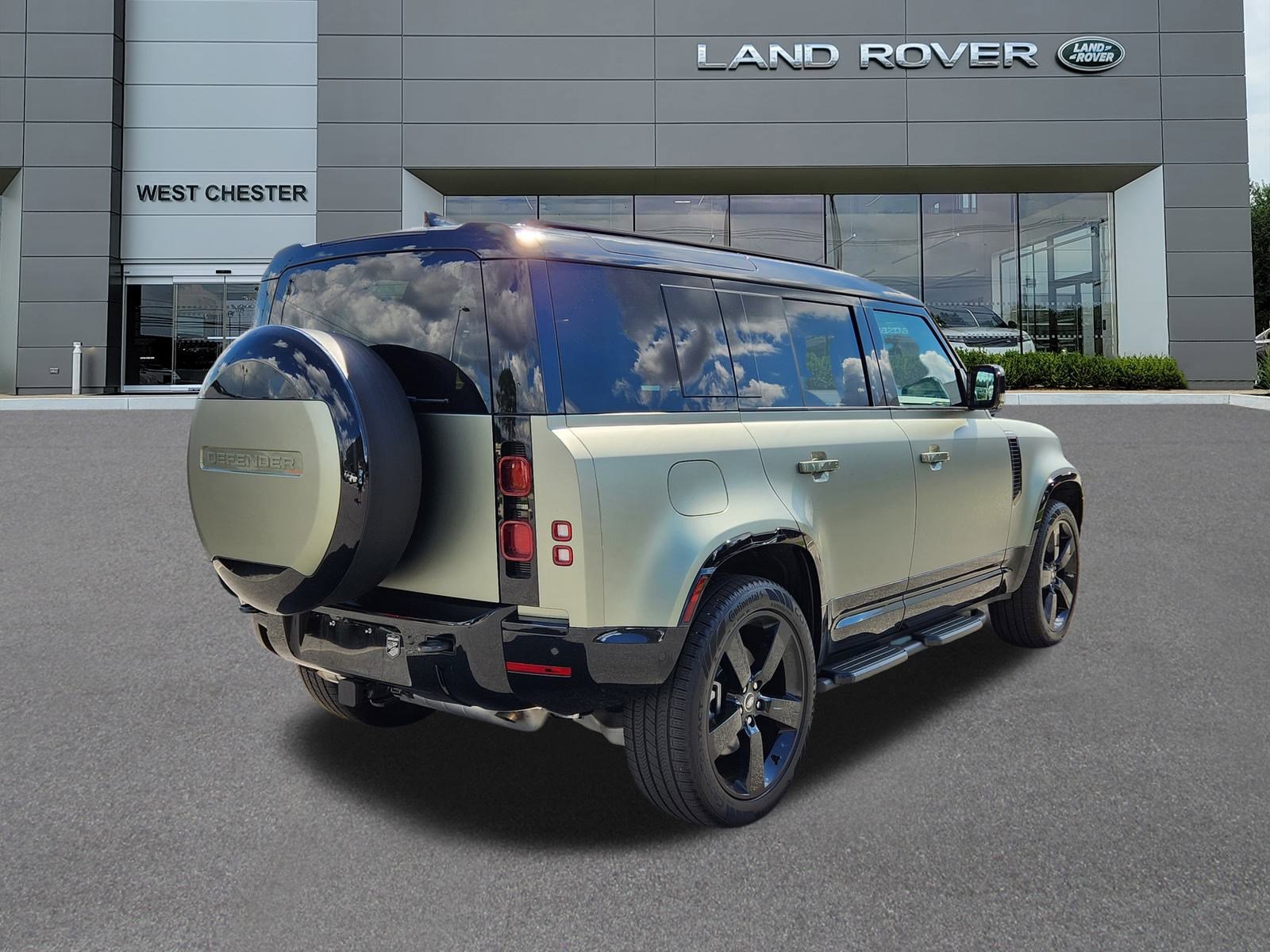2025 Land Rover Defender 110 X-Dynamic SE photo 4