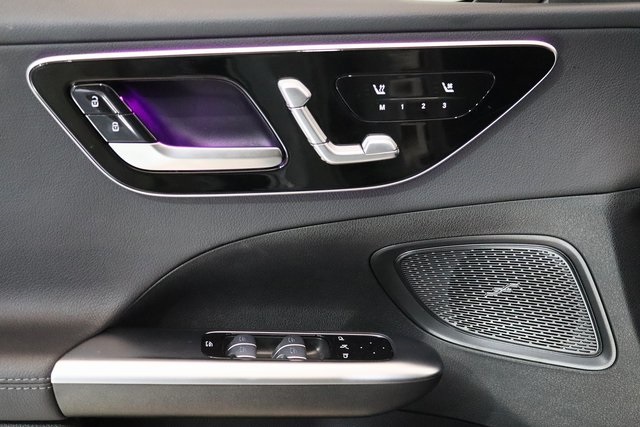 2025 Mercedes Benz C 300 4MATIC photo 3