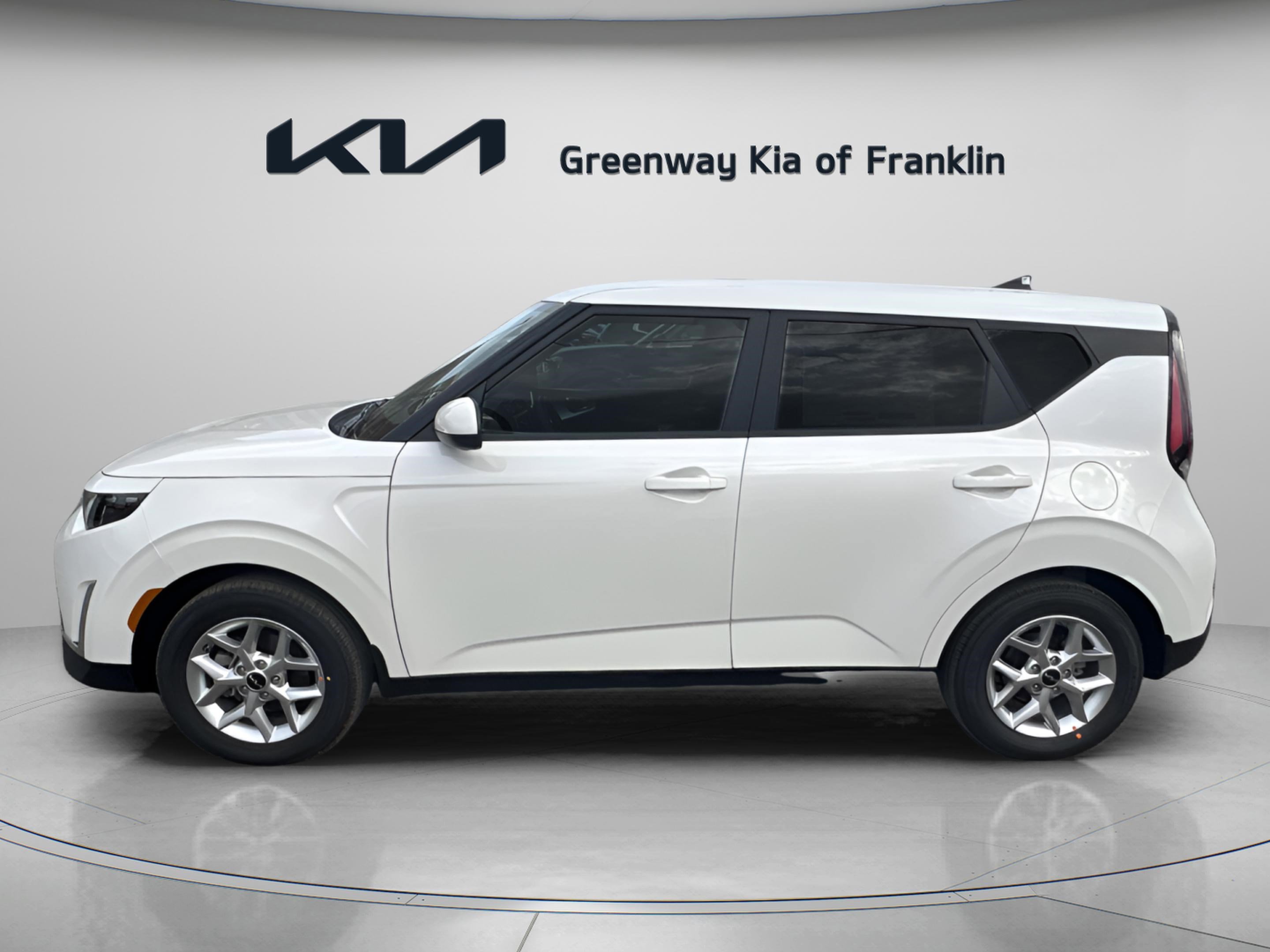 2025 Kia Soul LX photo 3