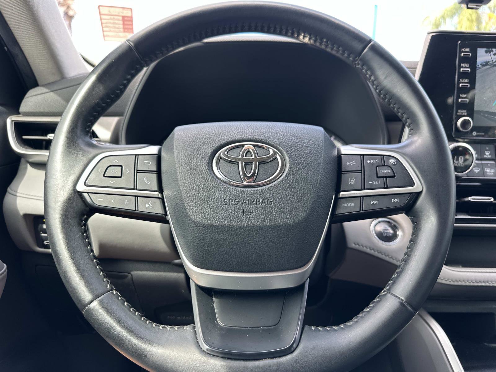 2022 Toyota Highlander LE photo 24