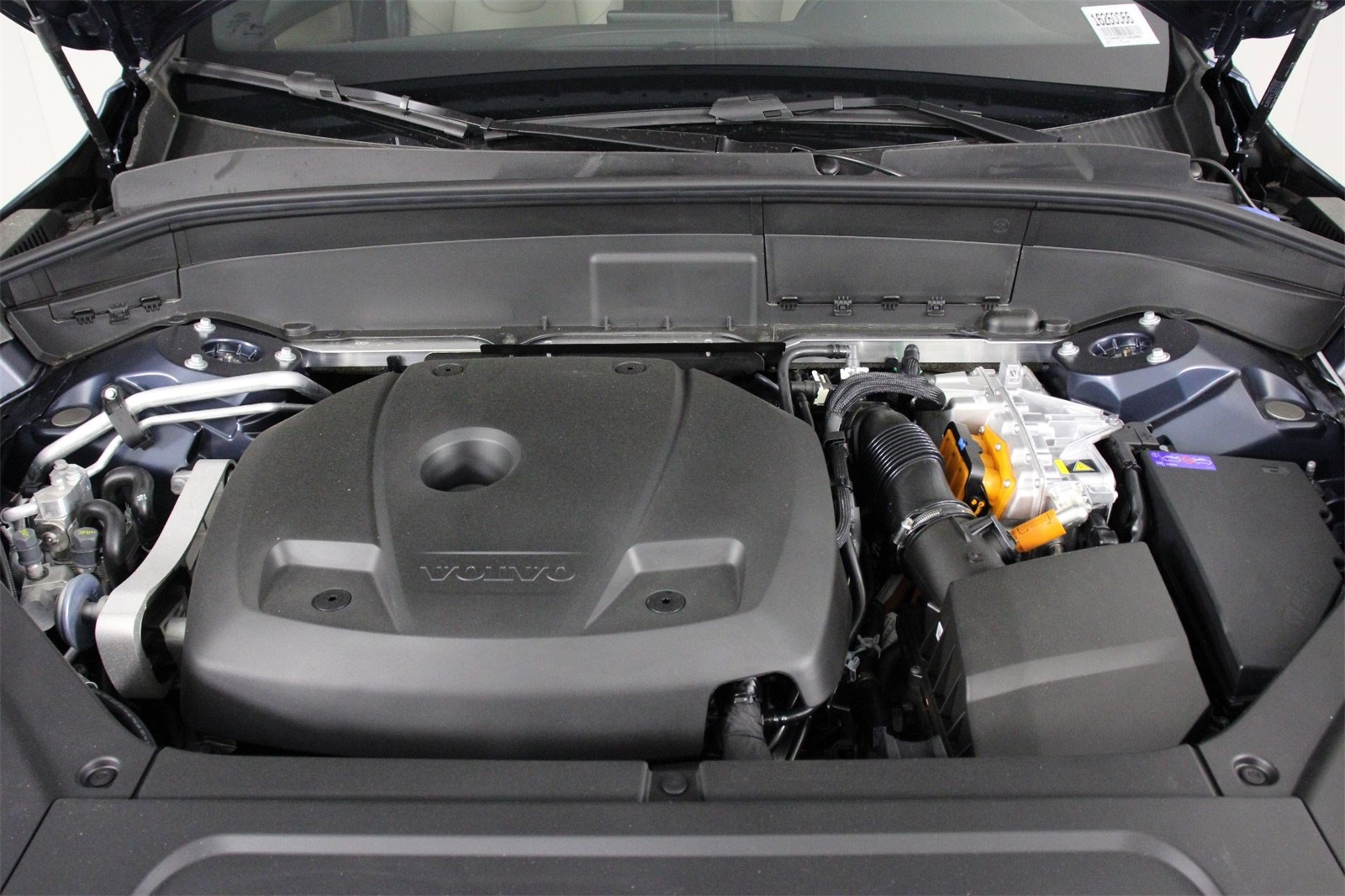 2026 Volvo XC90 T8 Core photo 12