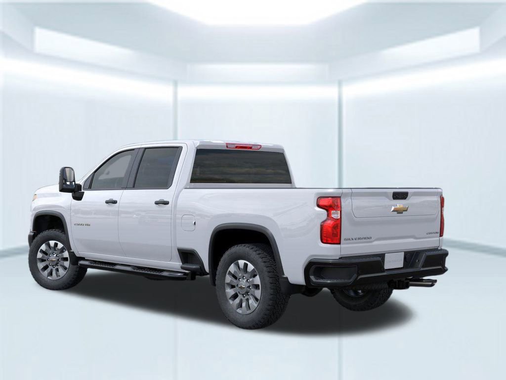 2025 Chevrolet Silverado 2500HD Custom photo 3