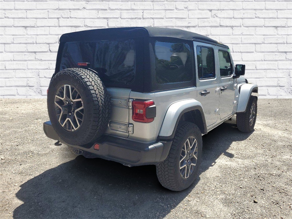 2024 Jeep Wrangler Sahara photo 2