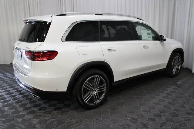 2026 Mercedes Benz GLS 450 4MATIC photo 4