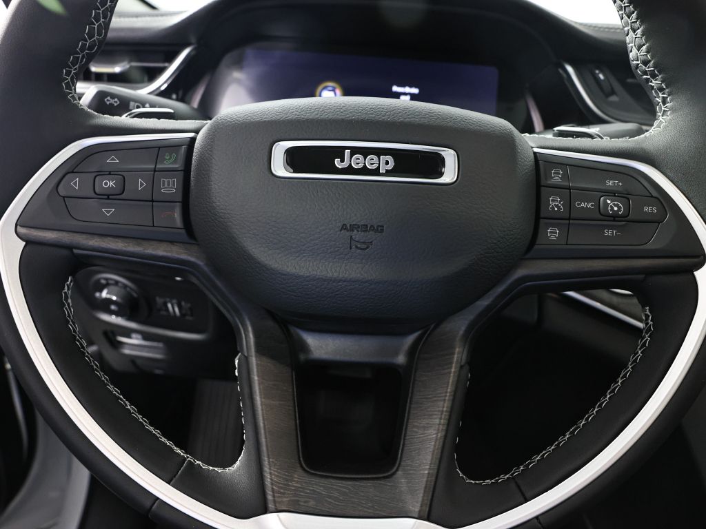 2023 Jeep Grand Cherokee Limited 4xe photo 3
