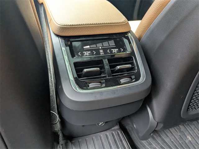 2016 Volvo XC90 T6 Momentum photo 22