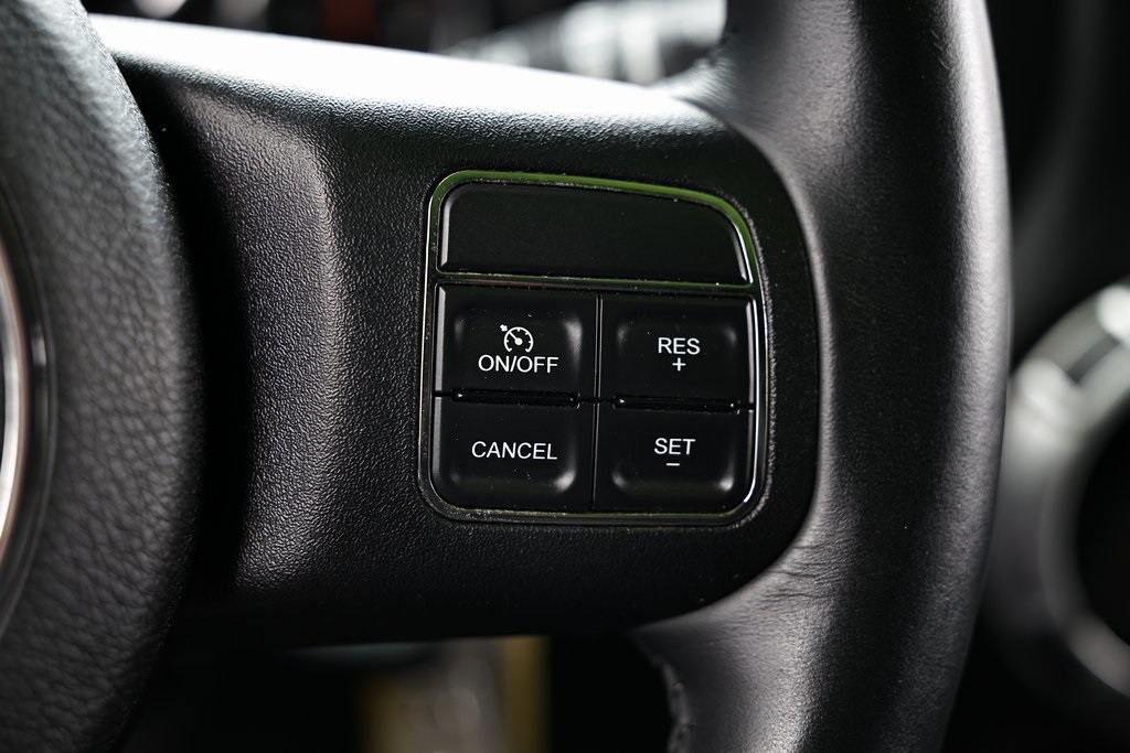 2013 Jeep Wrangler Unlimited Sahara photo 32