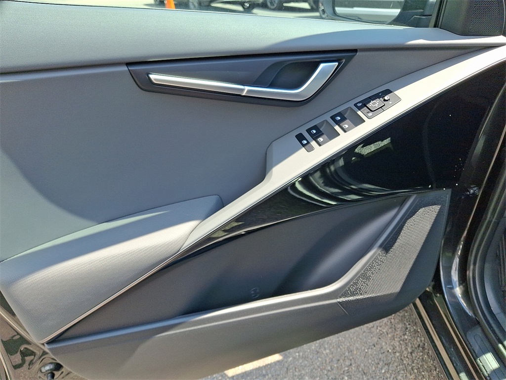 2025 Kia Niro EX photo 9