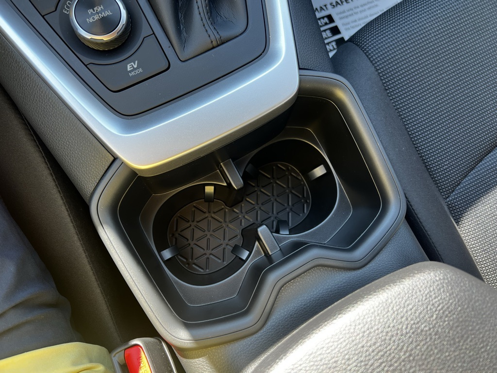 2025 Toyota RAV4 Hybrid LE photo 14