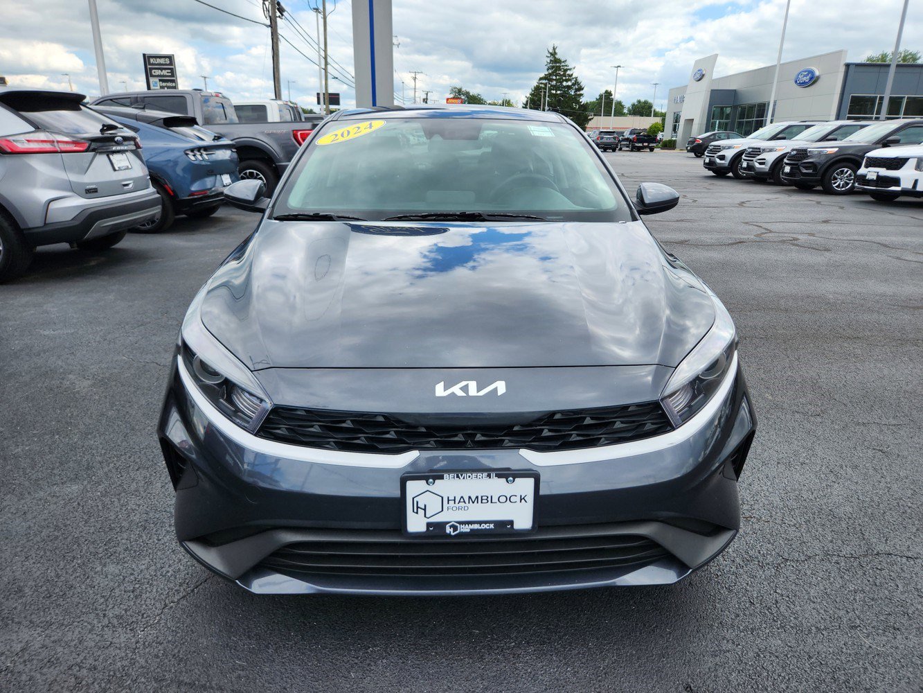 2024 Kia Forte LXS photo 3