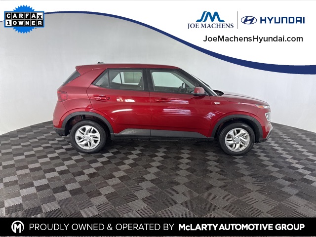2024 Hyundai Venue SE photo 2