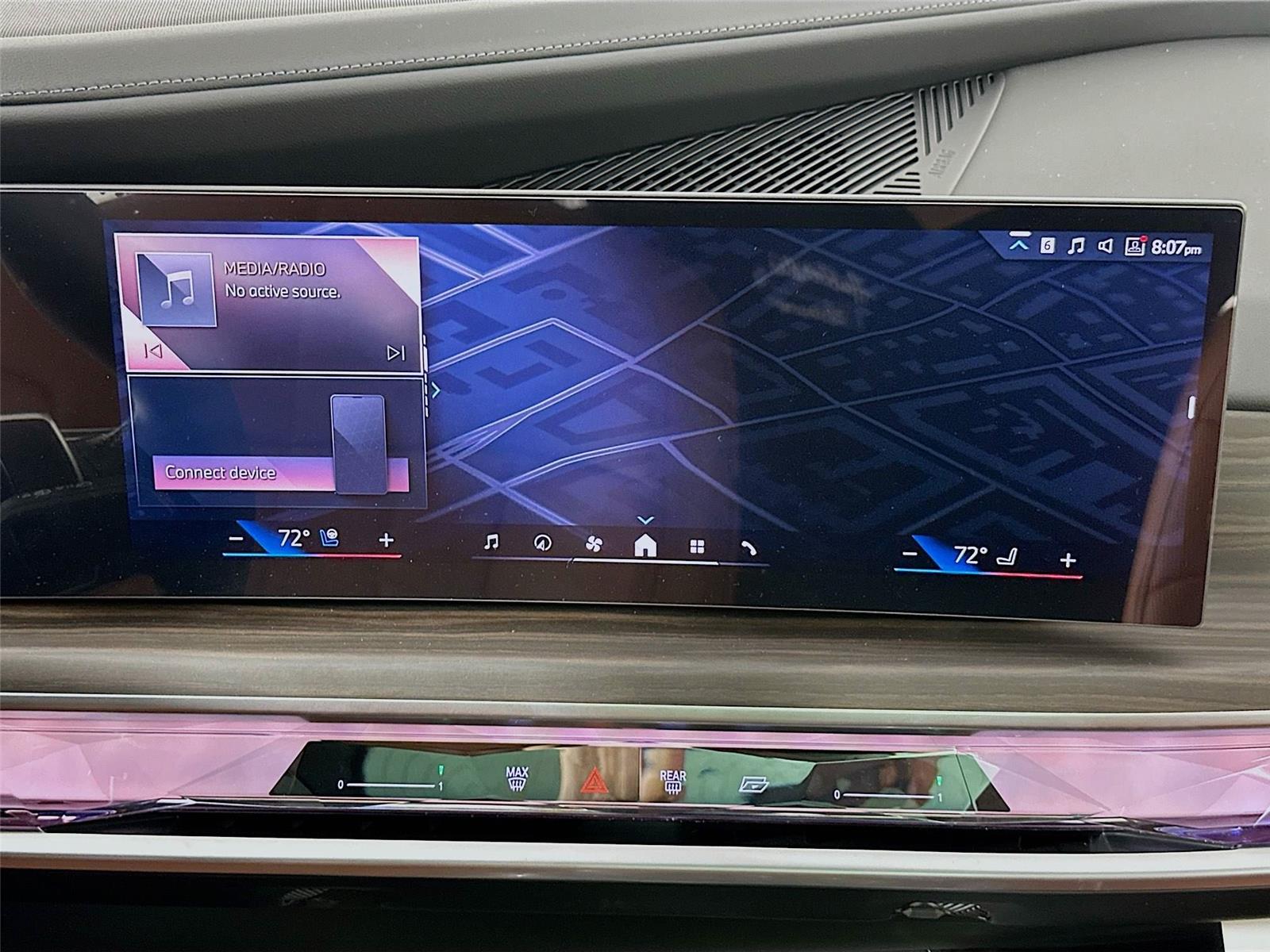 2026 Bmw 750e photo 13
