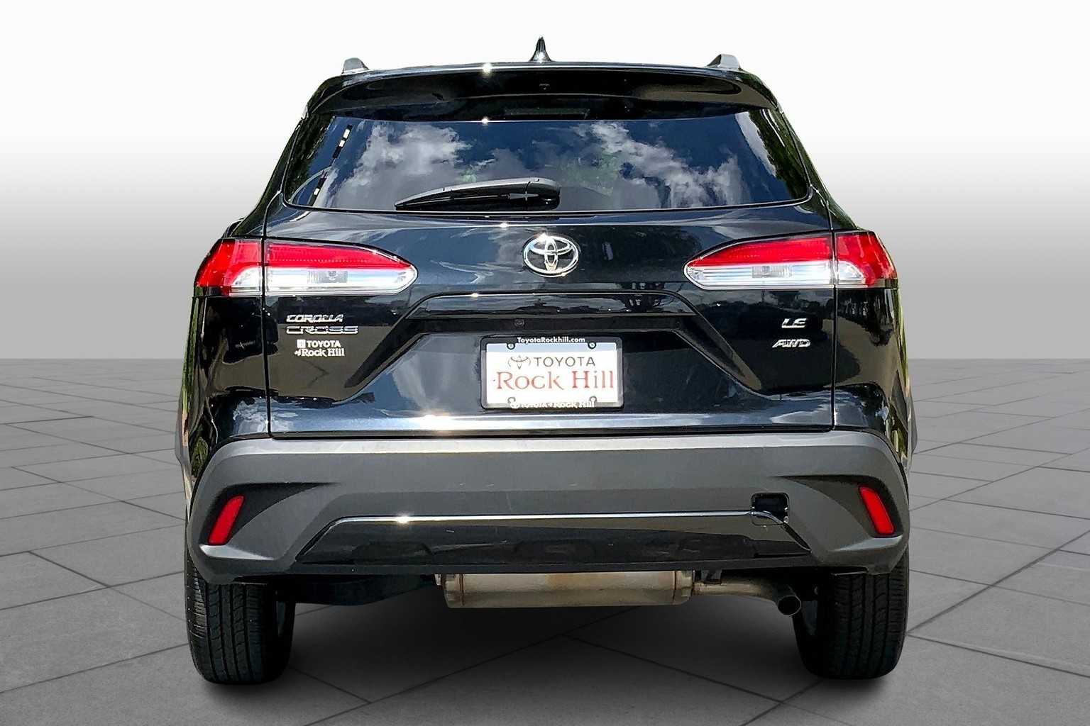 2022 Toyota Corolla Cross LE photo 4
