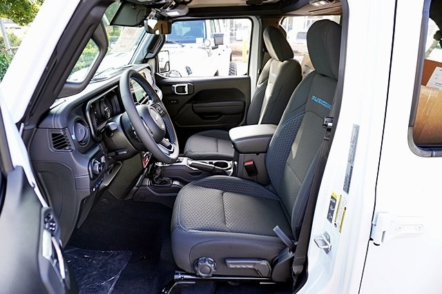 2025 Jeep Wrangler Rubicon 4xe photo 18