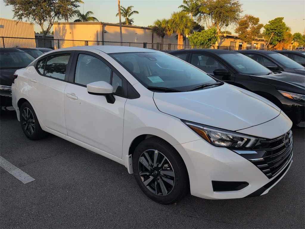 2025 Nissan Versa 1.6 SV photo 2