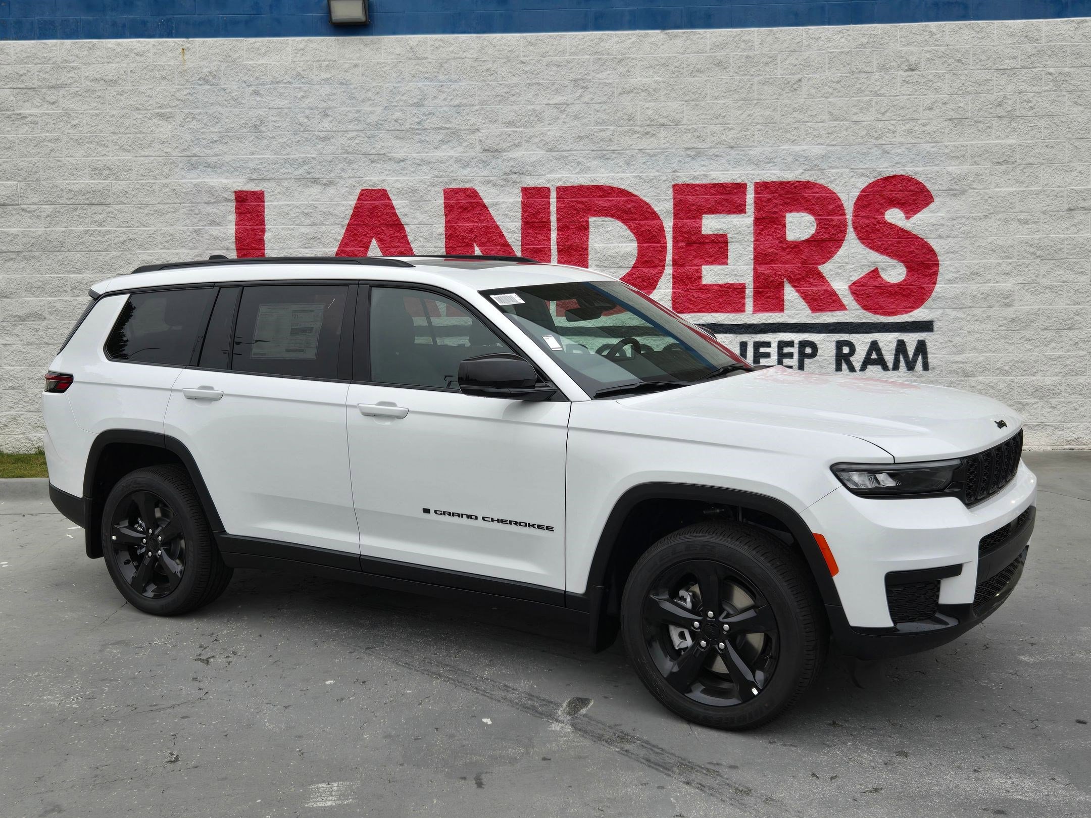 2025 Jeep Grand Cherokee L Altitude's photo