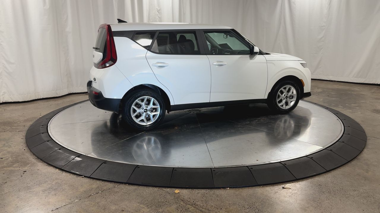 2022 Kia Soul LX photo 2