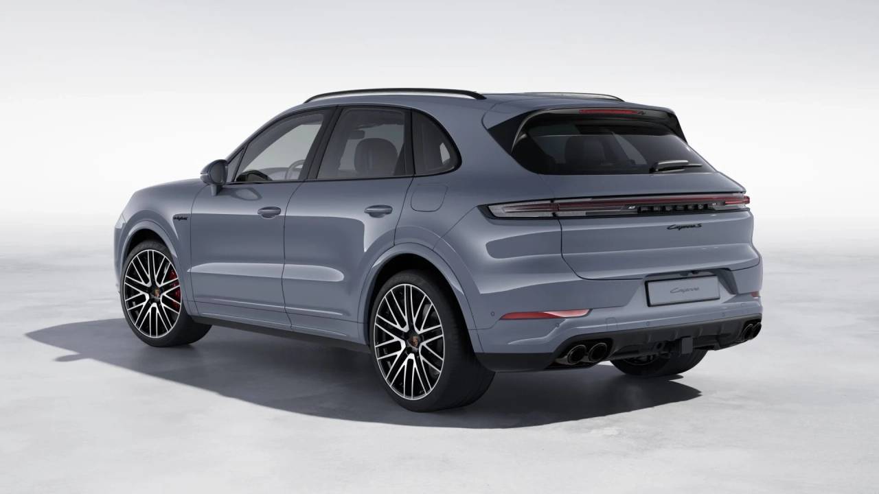 2026 Porsche Cayenne S E-Hybrid photo 2