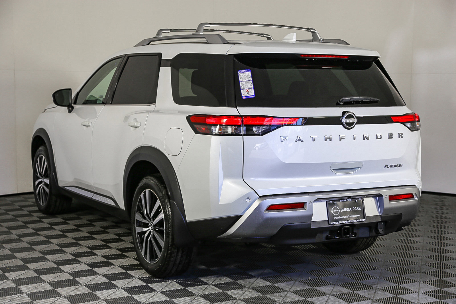2025 Nissan Pathfinder Platinum photo 6