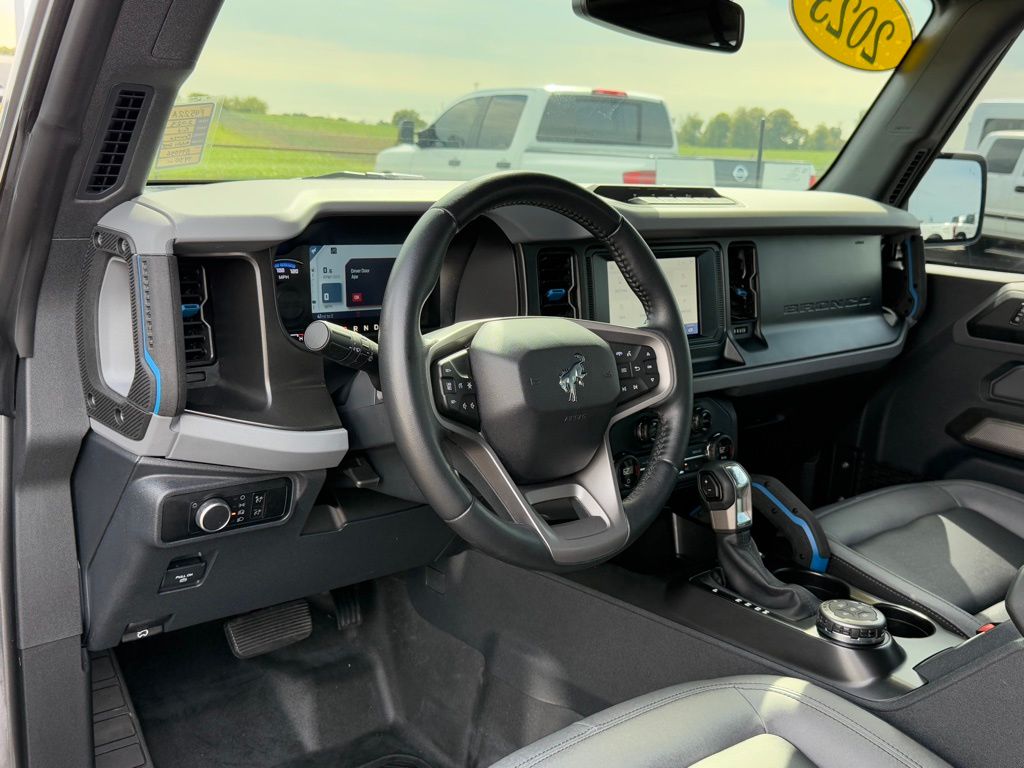 2023 Ford Bronco Black Diamond photo 3
