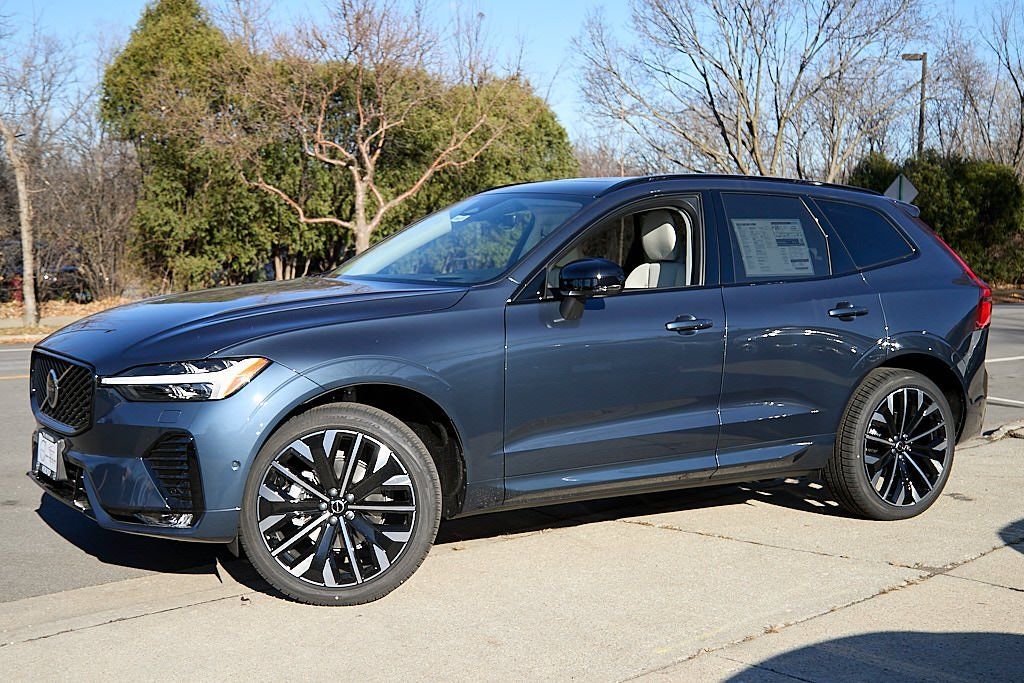 2026 VOLVO XC60 - Image 2