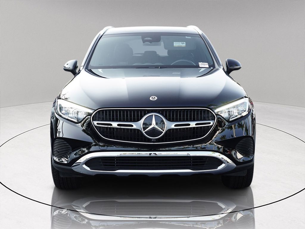 2025 Mercedes Benz GLC 300 photo 2