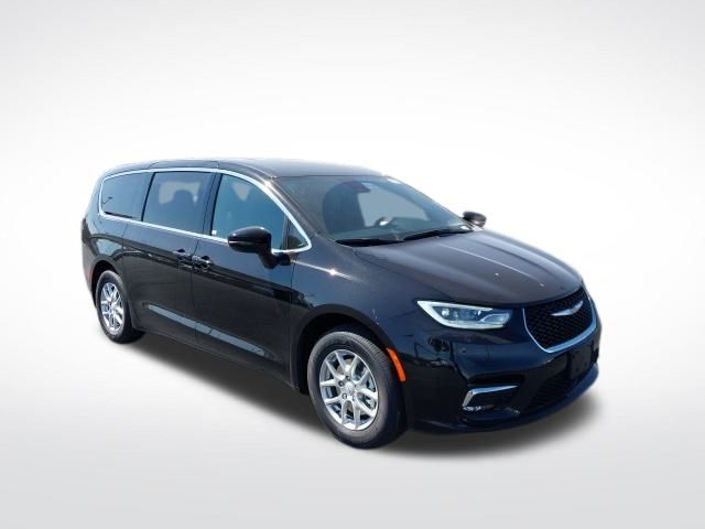 2026 Chrysler Pacifica photo 2