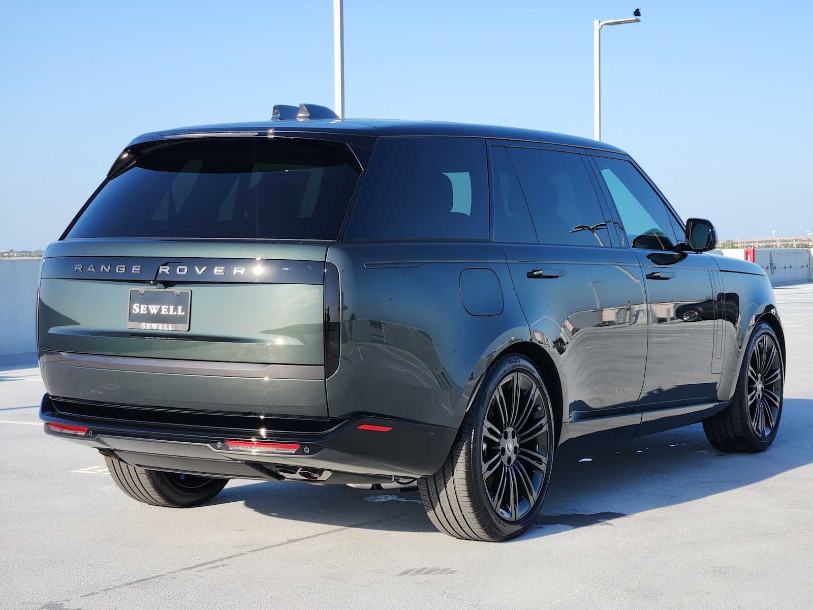 2025 Land Rover Range Rover SE photo 5