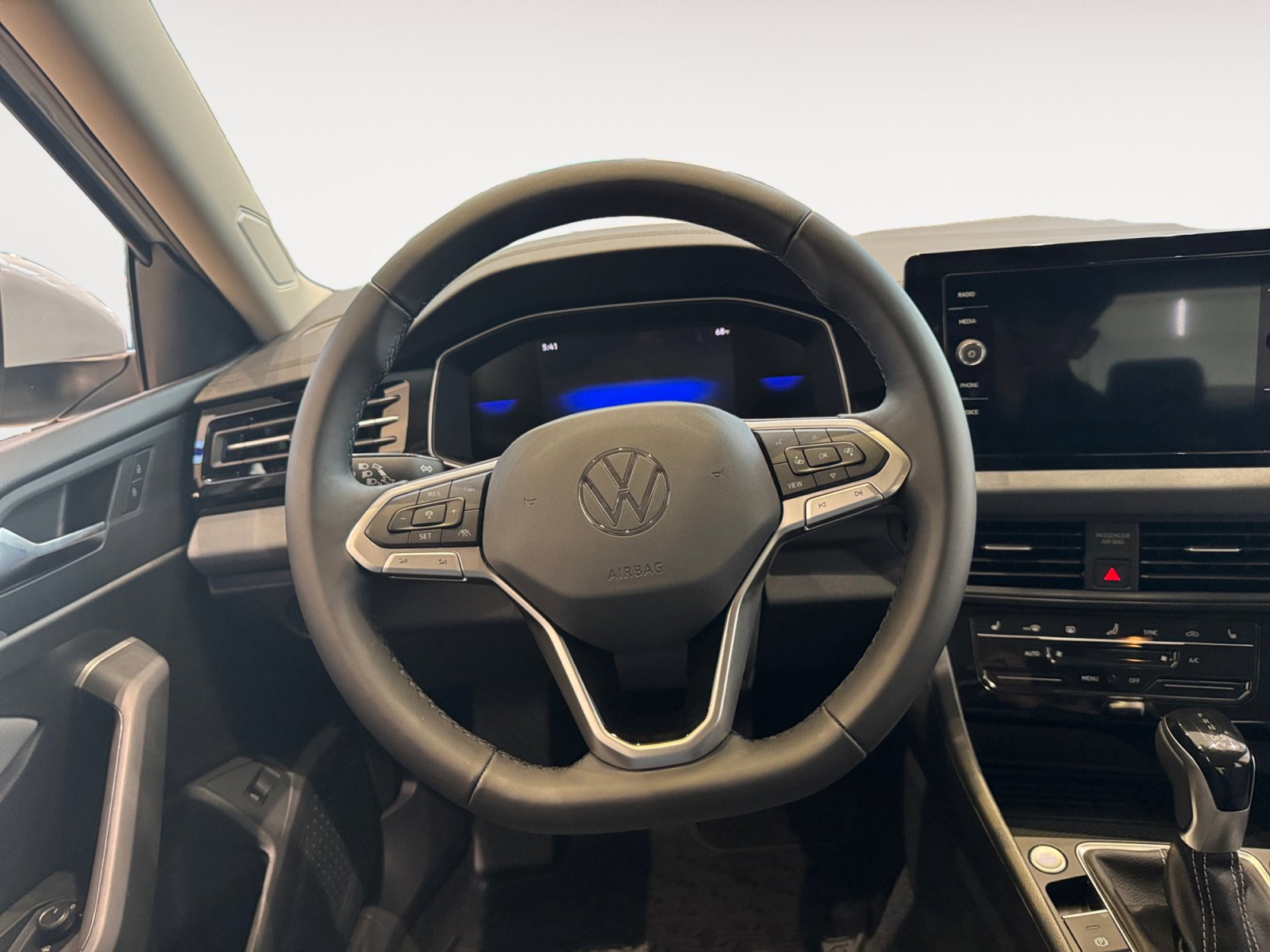 2025 Volkswagen Jetta SE photo 12