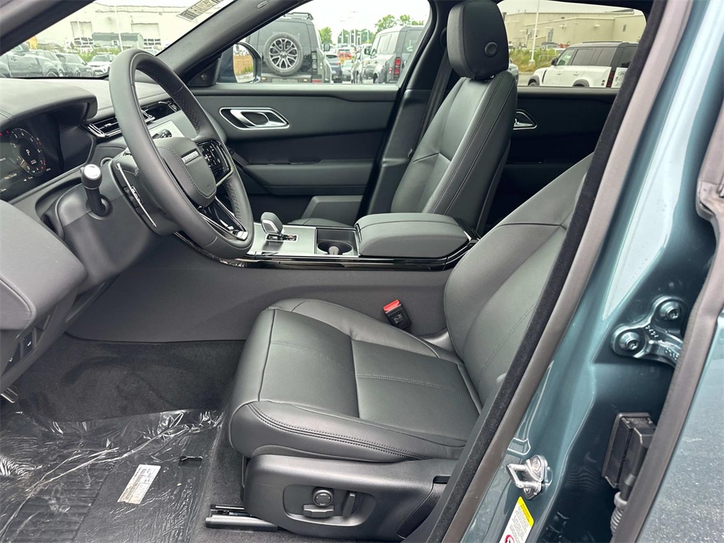 2026 Land Rover Range Rover Velar SE photo 8