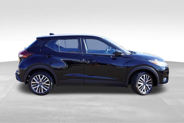 2023 Nissan Kicks SV photo 2