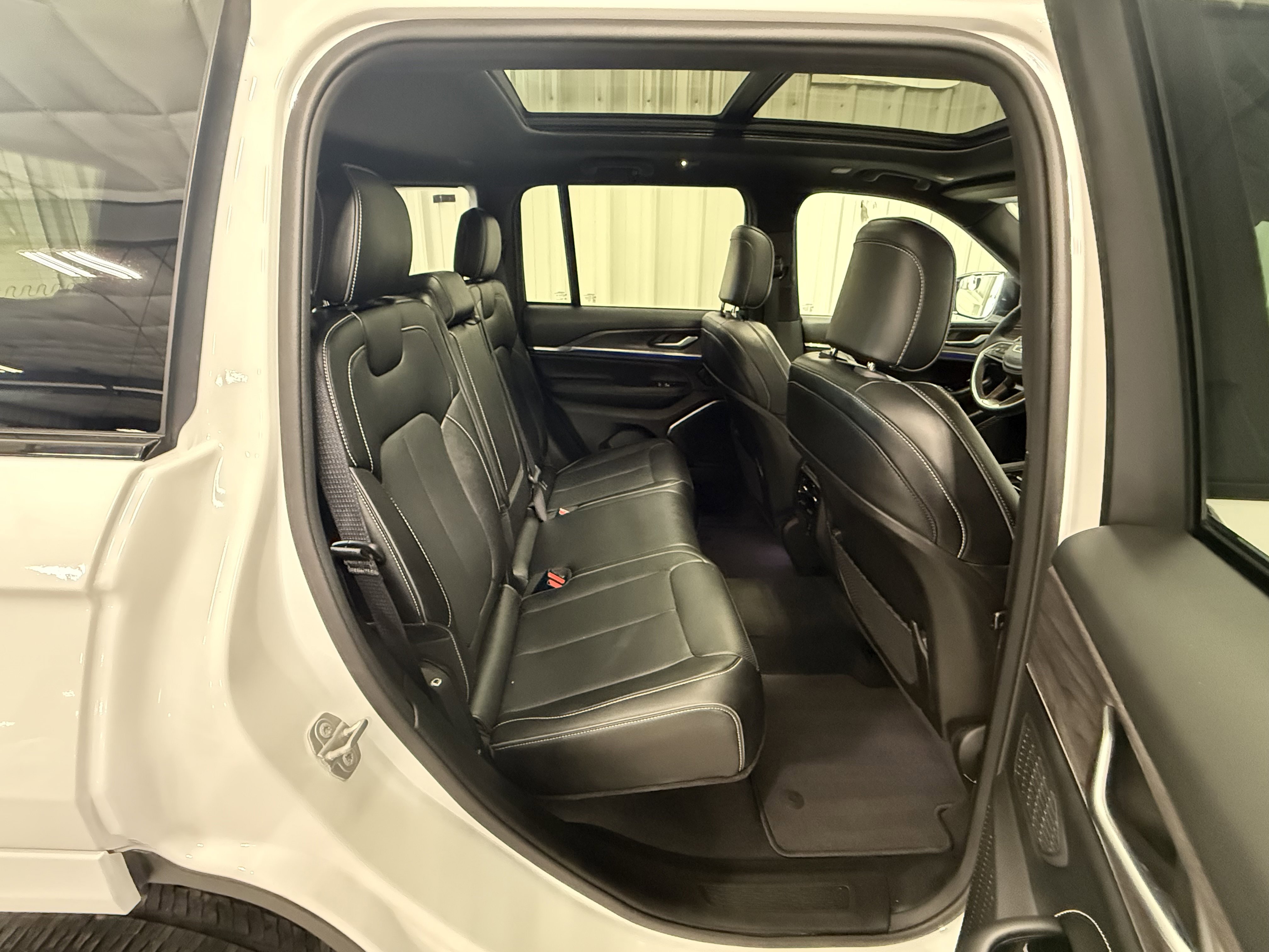 2023 Jeep Grand Cherokee Overland photo 10