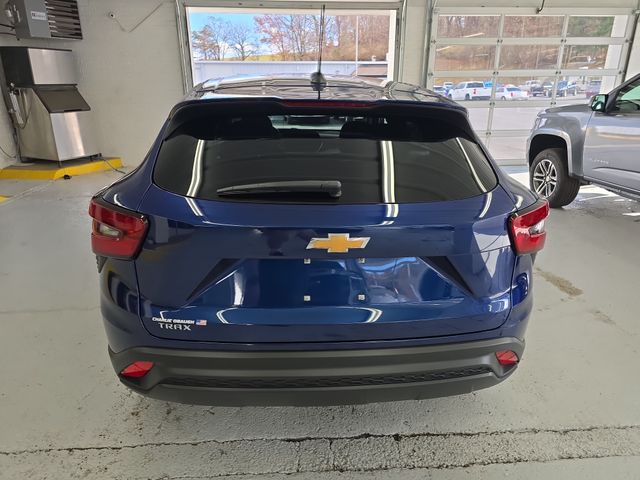 2024 Chevrolet Trax LS photo 4