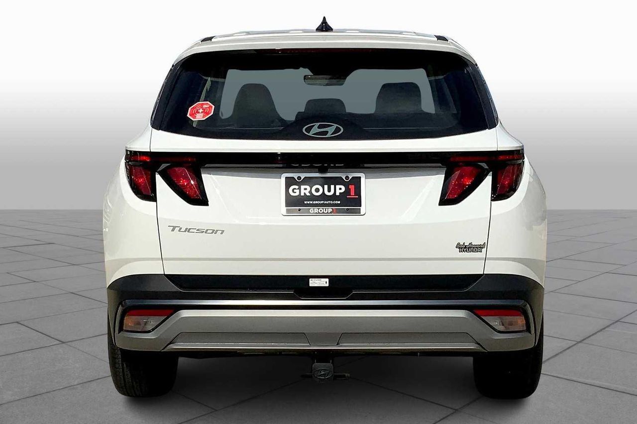 2026 Hyundai Tucson SE photo 4