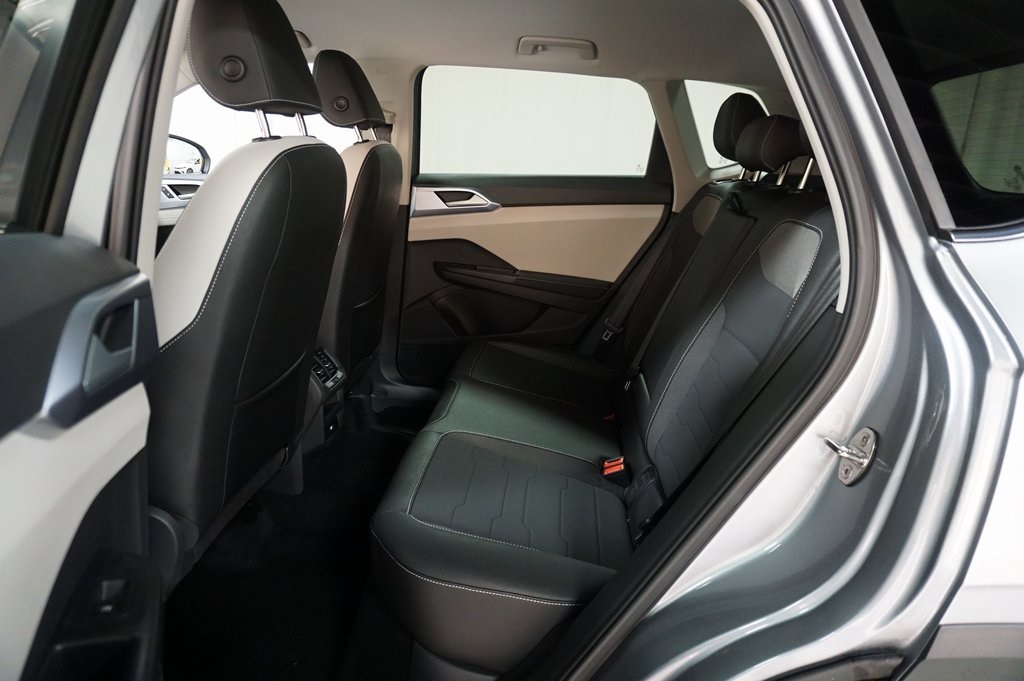 2025 Volkswagen Taos SE photo 10
