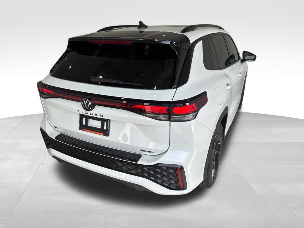 2025 Volkswagen Tiguan SE R-Line Black photo 5
