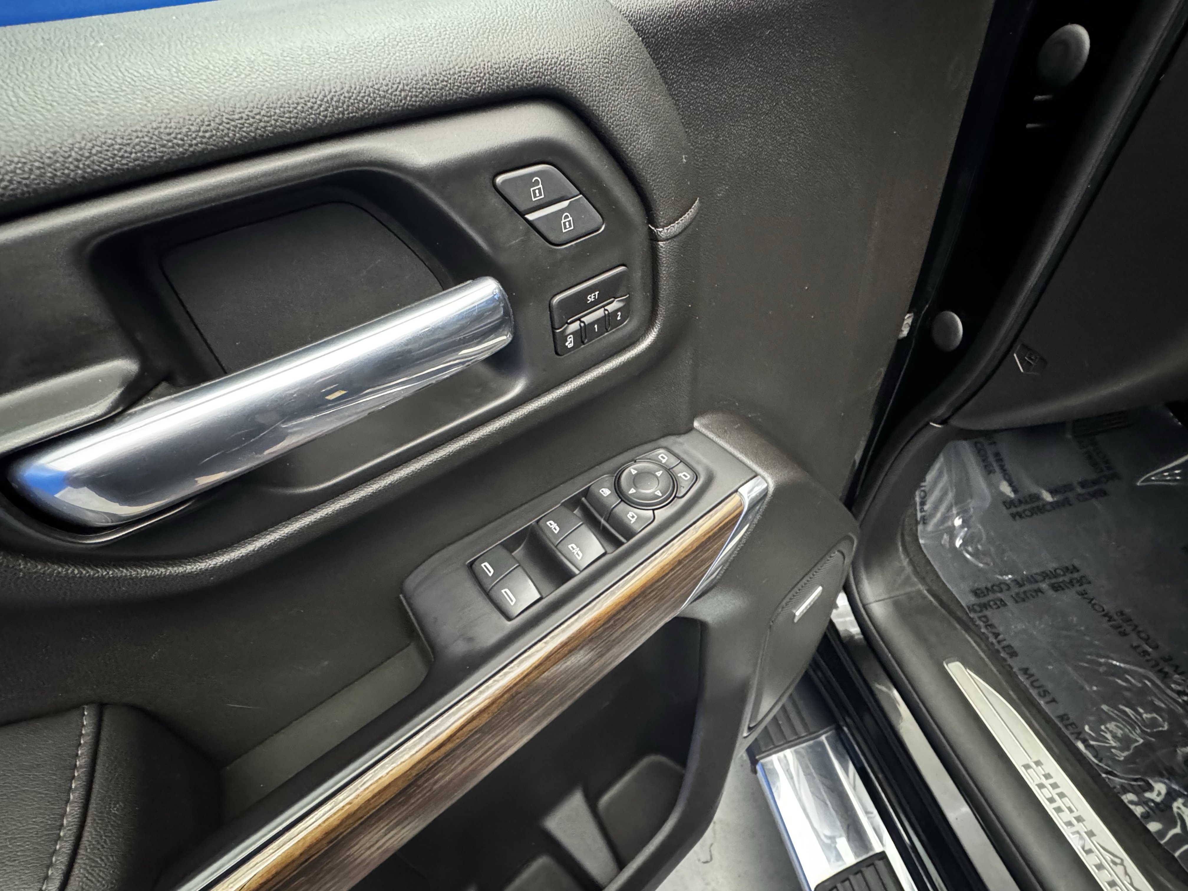 2020 Chevrolet Silverado 1500 High Country photo 2