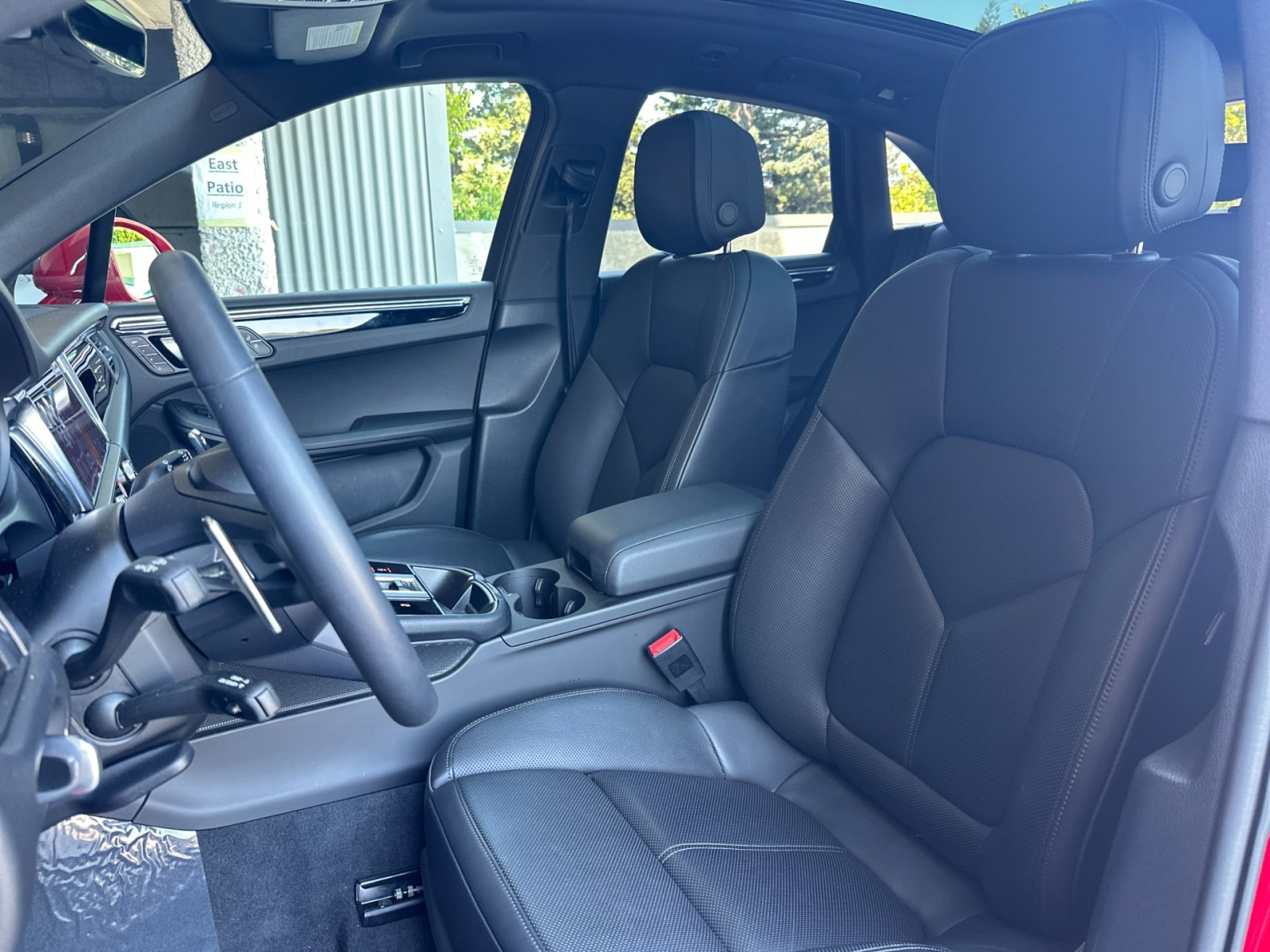 2025 Porsche Macan T photo 6