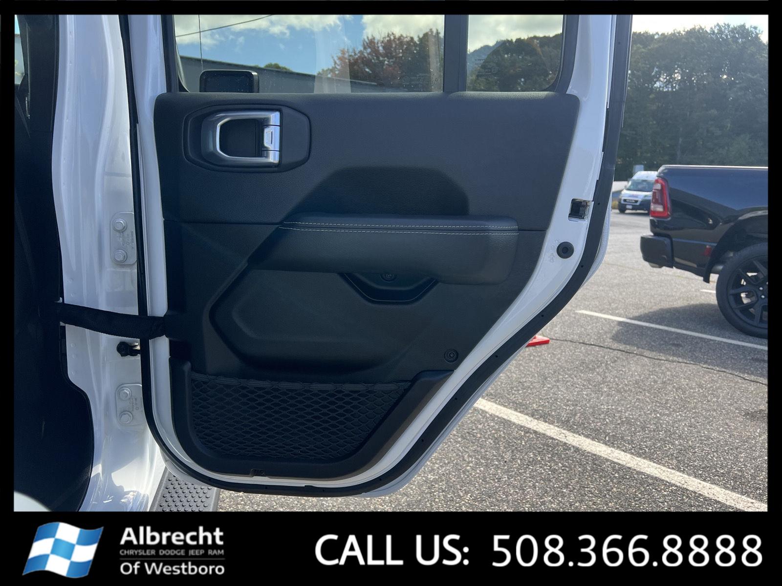 2022 Jeep Wrangler Unlimited Sahara 4xe photo 16