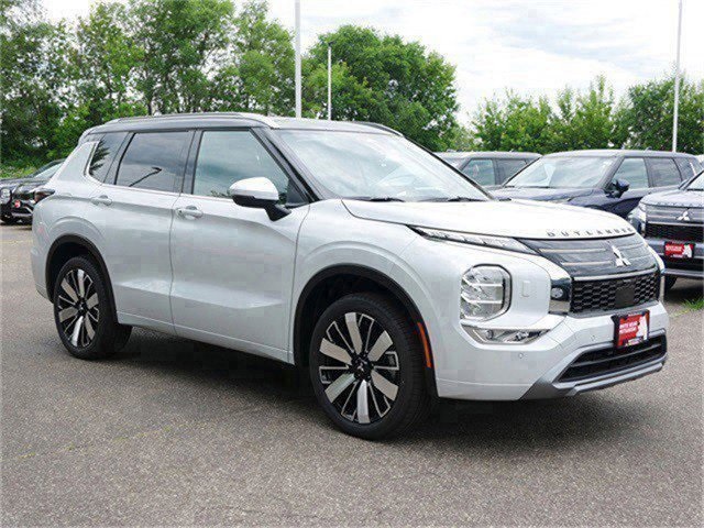 2025 Mitsubishi Outlander SEL's photo